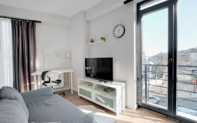 Central Flat Near Metrobus and Coast in Kadikoy