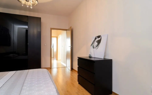 FM Luxury 2-BDR Apartment - Rise and Shine