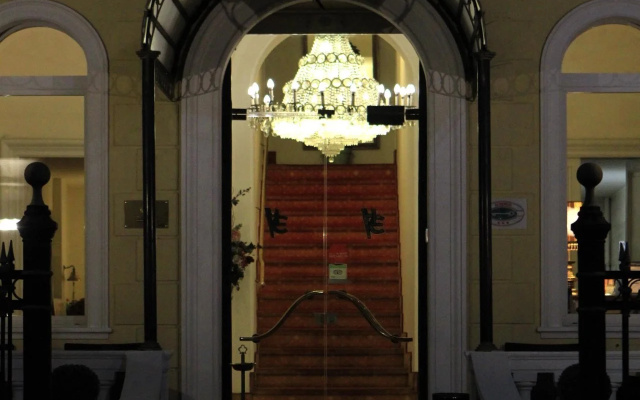 Ena Hotel