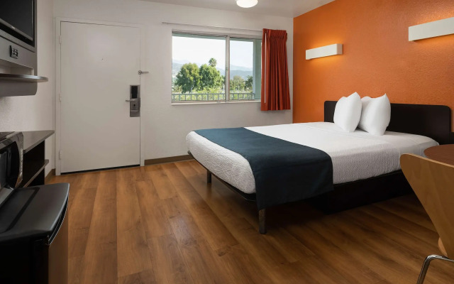 Мини-отель Vagabond Inn — Carpinteria North