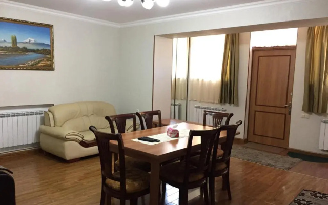 Apartment on Getapnya 74