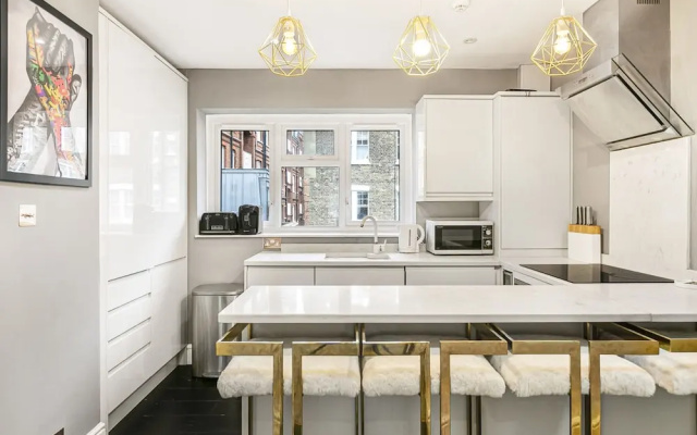 Best Location in London 3-bed Chelsea Home