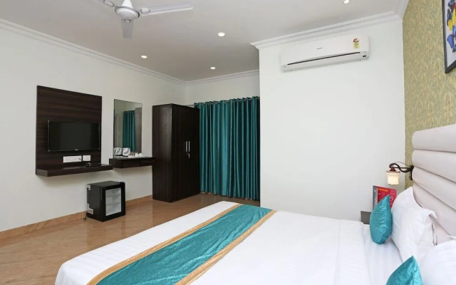 Townhouse OAK Hotel MP Inn