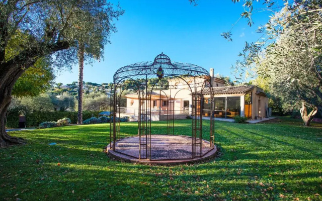 Serene Luxurious Hillside Villa Near Cannes