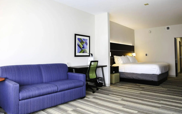 Holiday Inn Express & Suites Kingston-Ulster