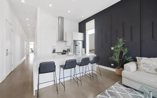 Stunning 4BD Penthouse in Ukrainian Village