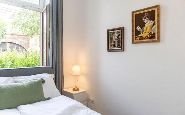 Stunning 2BR Apartment Perfect for 4 people