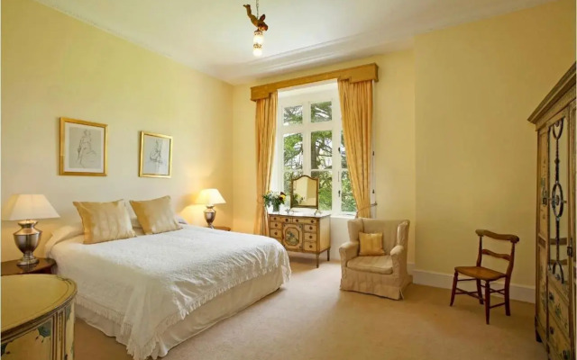 Newcourt Manor