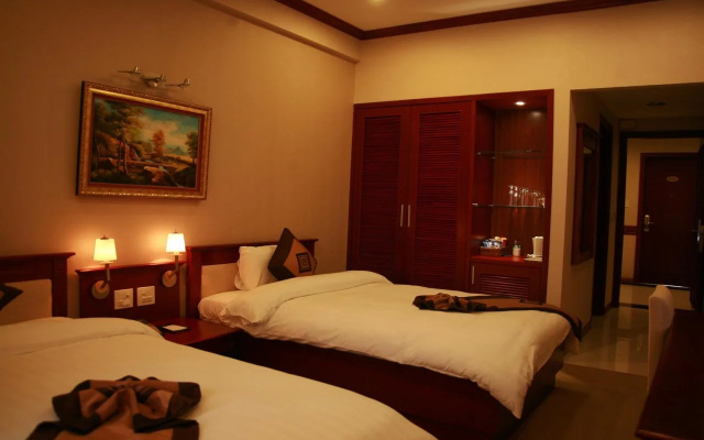 Hoa Nam Hotel