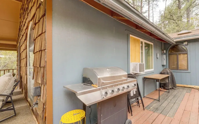 Near Fossil Creek & Trails: Scenic Pine Cabin!