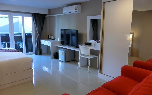 Отель crystal suites pattaya комната для гостей