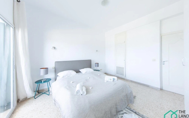 The Perfect View 2bds apt in Heart of Marsa Plage