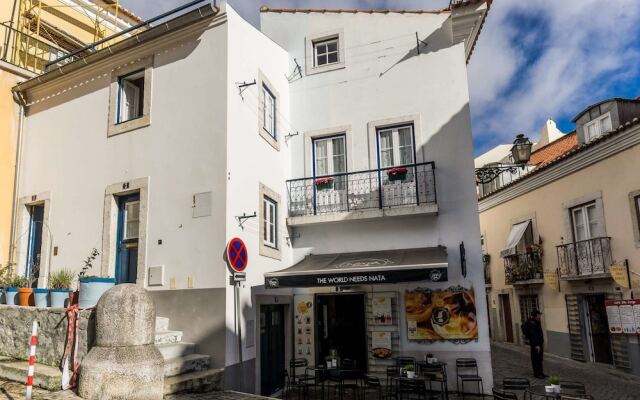 Апартаменты Lisbon Cosy in the Castle Apartment вид на фасад