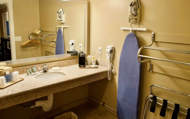 Best Western Plus China Lake Inn