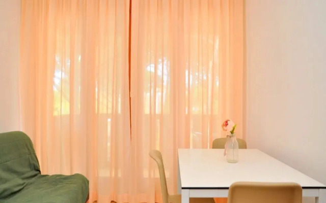 Cozy Flat With Sunlit Balcony Retreat - Beahost