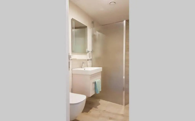 Suite with back garden