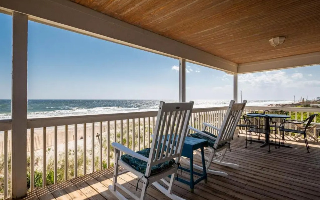 Beach Barracks by Oak Island Accommodations