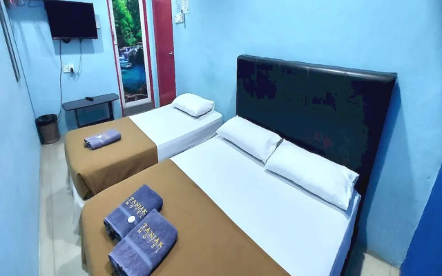 OYO 90937 Tanjak Hotel