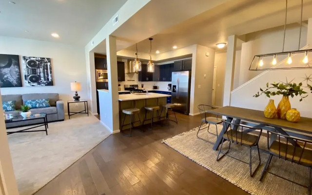 First Class Stylish Townhome near Old Town!