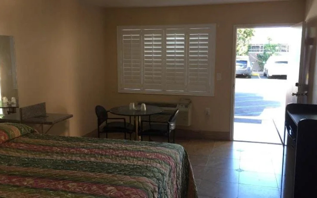 Foxys Motor Inn
