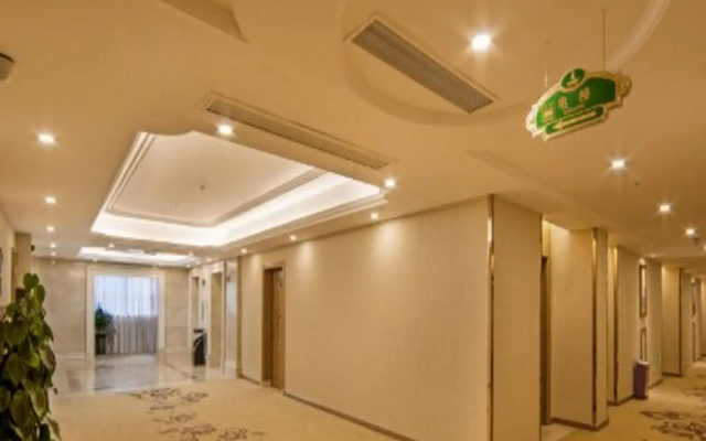 Wuyi Mountain Vienna International Hotel (Sangu Holiday Zone Impression Dahongpao Branch)
