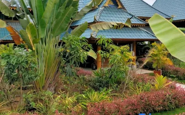 Jinghong Huayao Dai Farmhouse Chinese Inn