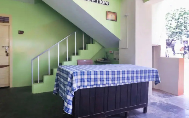 Hotel Queens Inn by OYO