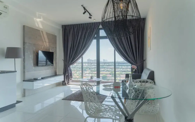 OYO Home 43995 Premium 3br 1tebrau