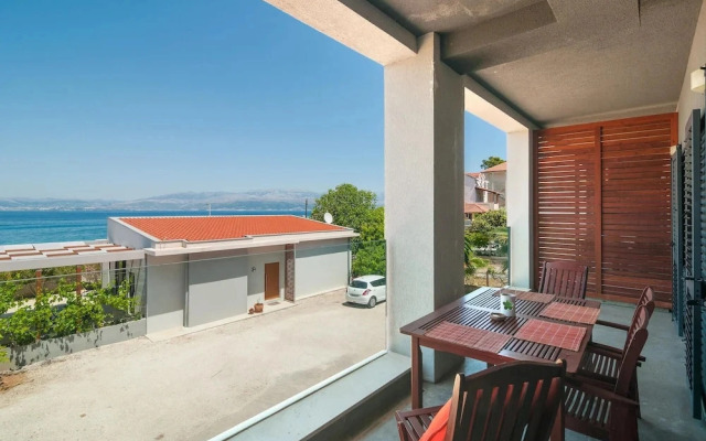 Beautiful Apartment in Sutivan With Wifi and 1 Bedrooms