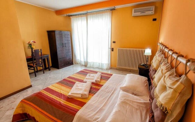 Отель L'attico di Sara B&B Лечче комната для гостей