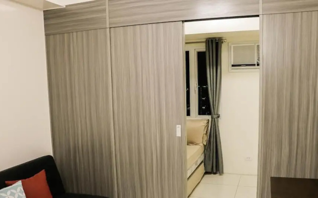 OYO 433 PBYY at Green Residences Condotel