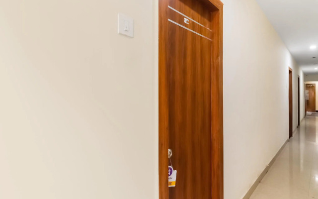 OYO 68894 Bommarillu Residency