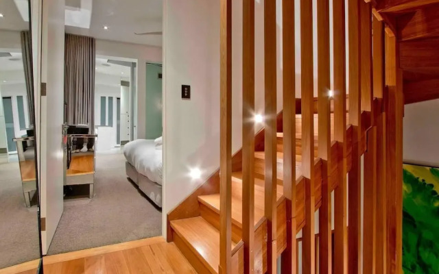 3 Storey Home Close Walk To Fox Studios SCG & City