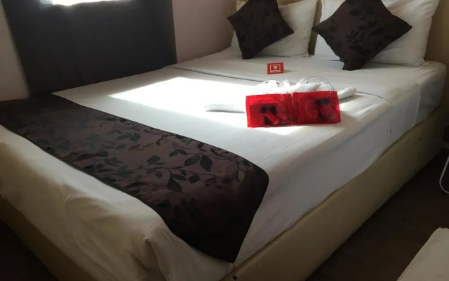 OYO 318 Simms Boutique Hotel
