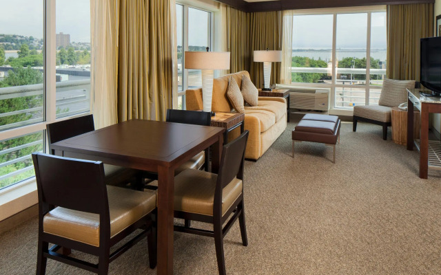 DoubleTree by Hilton Hotel Boston Bayside