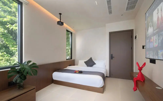 Sanya Qixili Hotel - Free two wheeled electric bike ride around the island