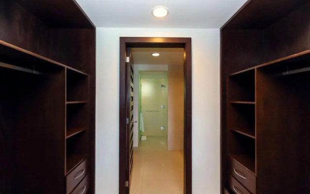 True Beachfront Condo - Corazon