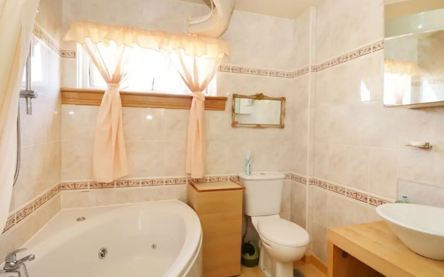 2 Craigarbel Crescent, Montrose