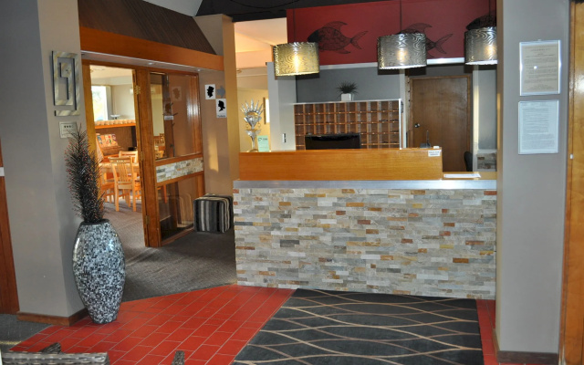 Black Dolphin Motel Apartments