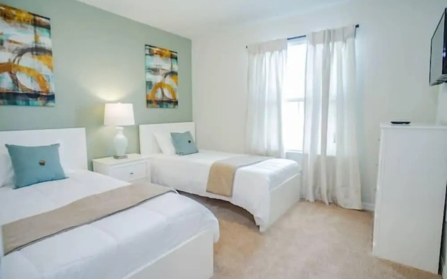 4606 TD - 5BR Townhome Marvel: Private Pool