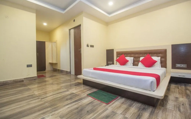 OYO 28105 Hotel Blue Sapphire