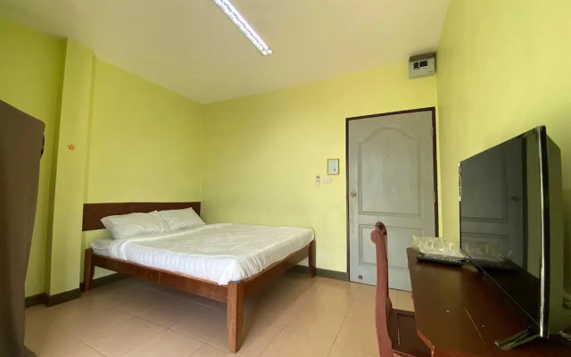 Oyo 699 Mon Hostel