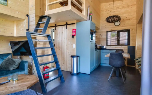 Fraai Tiny House aan het veluwemeer met uitzicht & veranda