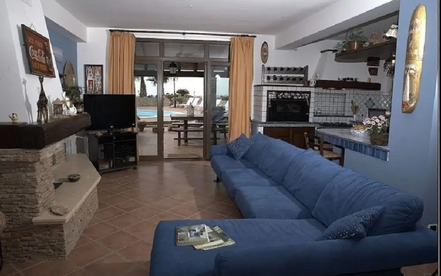 Villa Egadi con Piscina e Campo da Tennis