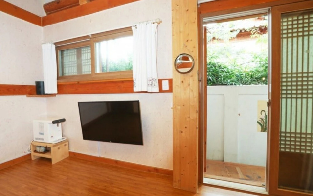 Jeonju Hanok Sukbak Cheheomgwan Pension