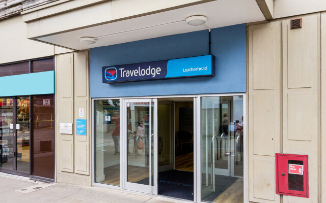 Отель Travelodge Leatherhead вид на фасад