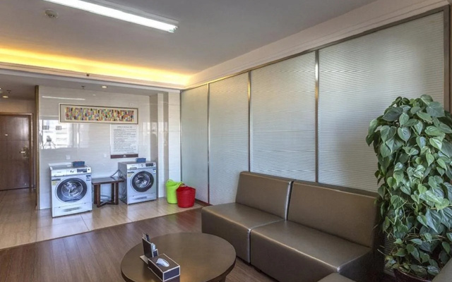 Peninsula Season Hotel Apartment