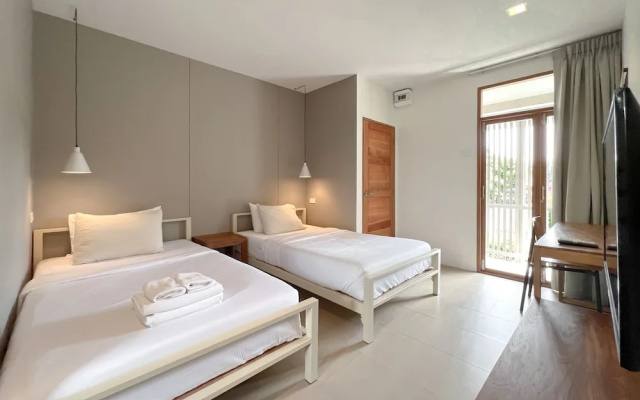 SUNKISS pool.bed.cafe