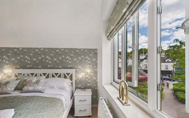 Central Bowness 2-bed Apt, Sleeps 4 With Parking