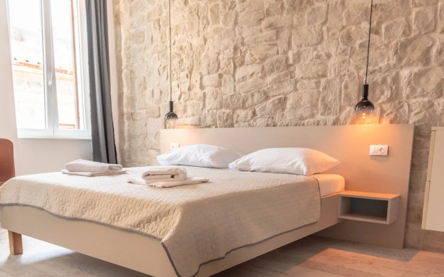 City Center Studio Apartments L&B